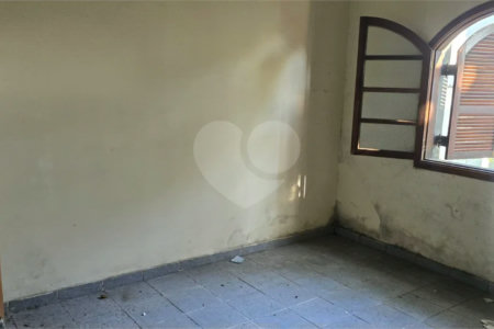 Casa antiga a venda