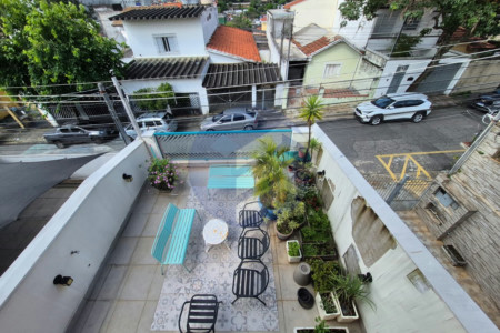 Sobrado à venda com 166 m², 3 dormitórios, 3 vagas cobertas, terraço com vista livre e 16 placas solares! Próximo à USP.