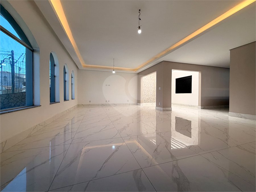 Casa à venda com 5 quartos, sendo 4 suítes, em Vila Rosália, Guarulhos, SP