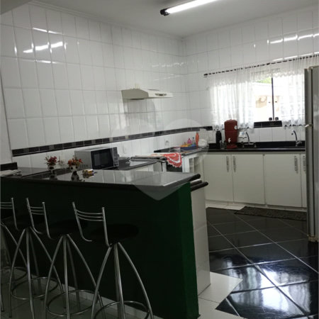 Sobrado à venda com 4 quartos, sendo 1 suíte,  em Vila Suissa, Mogi das Cruzes, SP