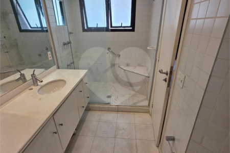 Apartamento à venda com 3 suítes em Vila Uberabinha, São Paulo, SP
