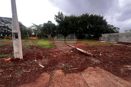 Terreno à venda com 3 quartos, sendo 1 suíte, em Vila Carolina, Itapetininga, SP