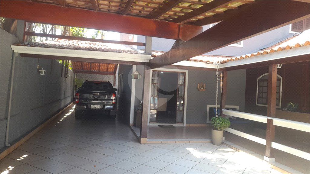 Sobrado à venda com 3 suítes em Interlagos, São Paulo, SP