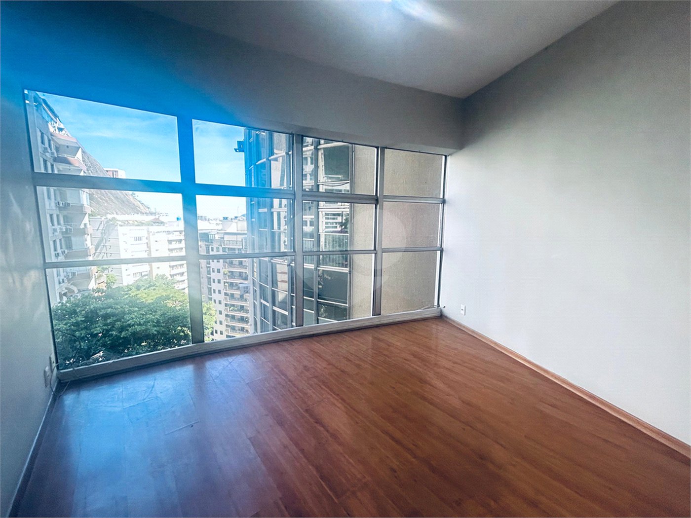 Apartamento à venda com 3 quartos, sendo 1 suíte, em Lagoa, Rio de Janeiro, RJ