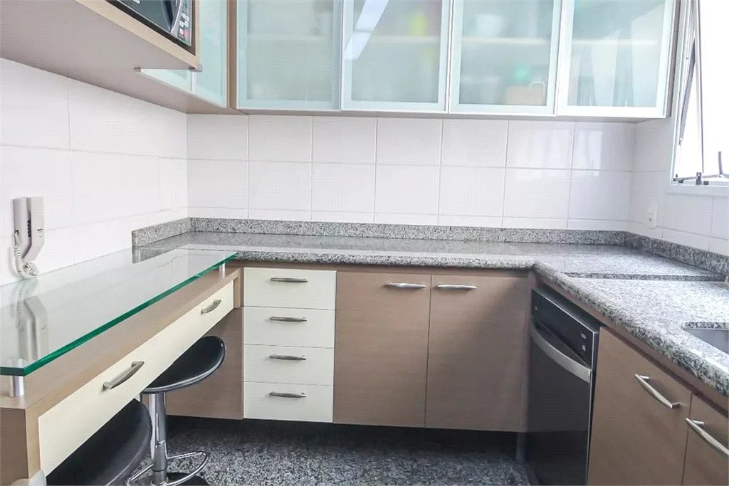 Apartamento à venda com 3 suítes em Real Parque, São Paulo, SP