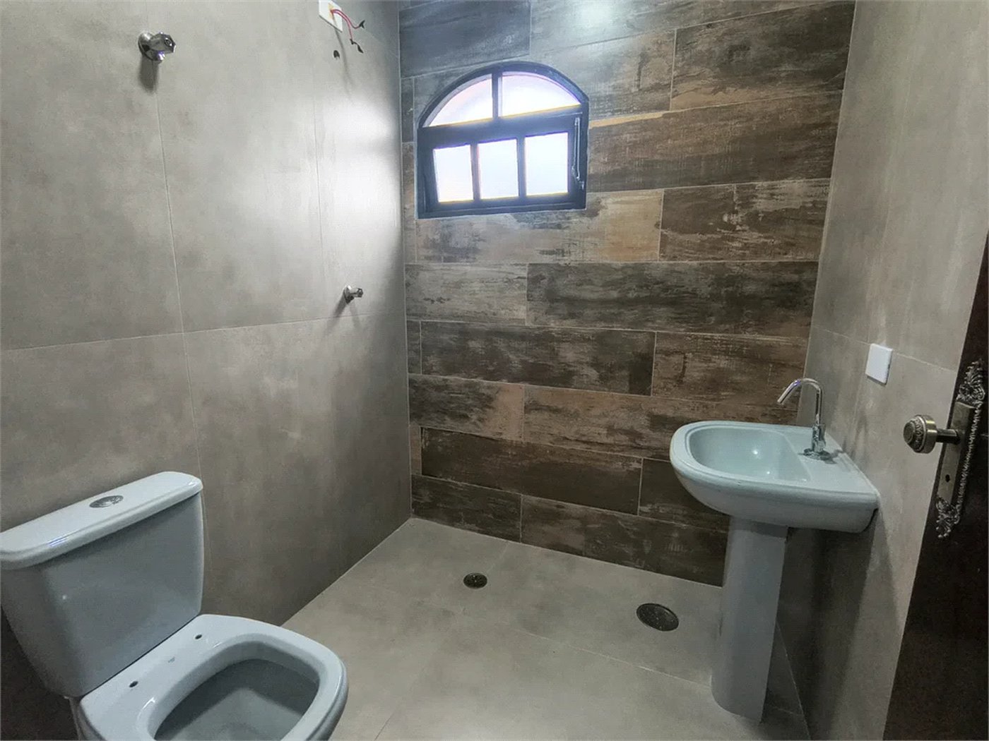 Sobrado à venda com 3 quartos, sendo 1 suíte,  em Jardim D'abril, Osasco, SP