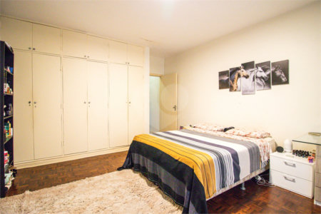 Sobrado à venda com 3 quartos, sendo 1 suíte, em Chácara Monte Alegre, São Paulo, SP