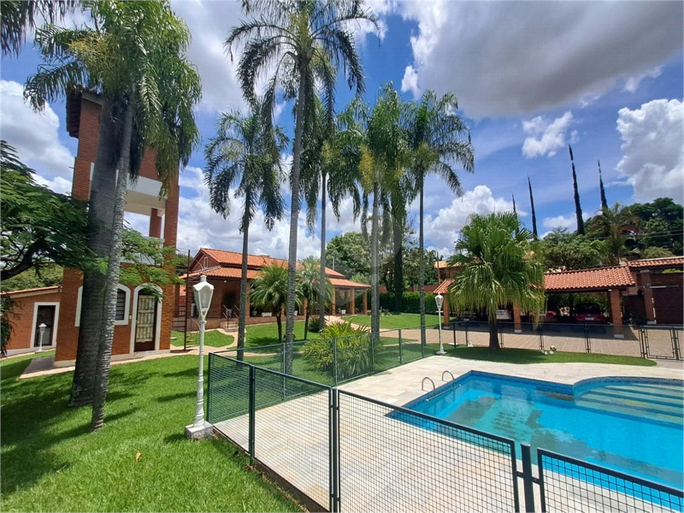 Casa à venda com 3 quartos, sendo 1 suíte, no condomínio Residencial Vale das Laranjeiras, Indaiatuba - SP