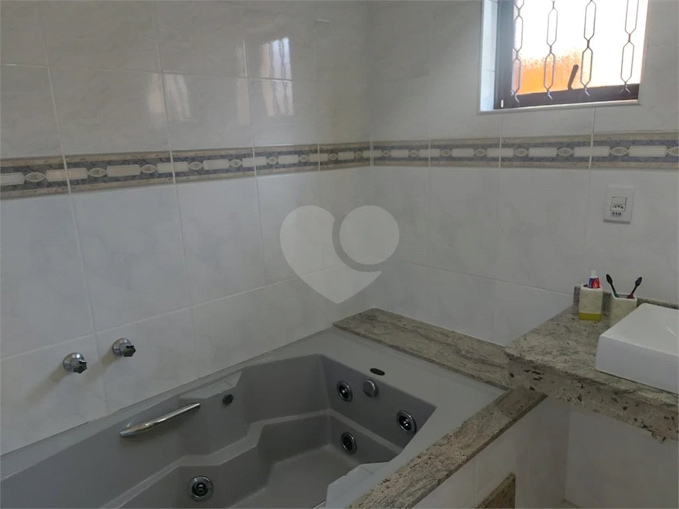 Casa à venda com 4 quartos, sendo 3 suítes, no Centro, Vinhedo, SP