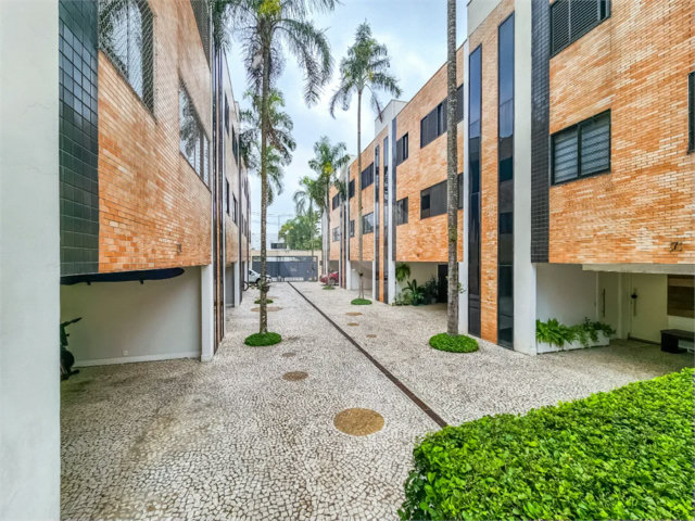 Casa à venda com 3 quartos, sendo 2 suítes,  no condomínio Bella Julieta, São Paulo - SP