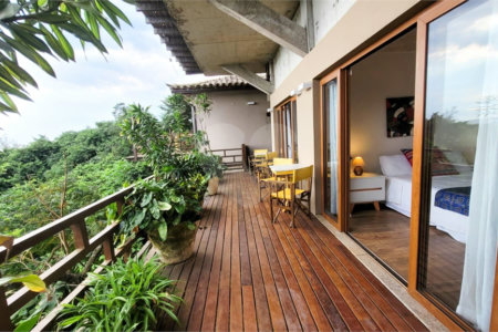 Casa à venda com 5 quartos, sendo 4 suítes,  em Albatroz, Armação dos Búzios, RJ