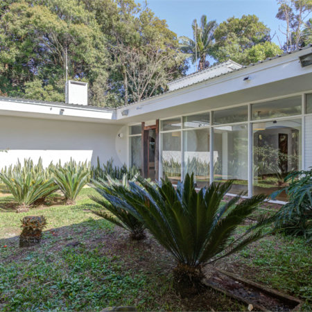Casa para alugar com 5 quartos, sendo 3 suítes, no condomínio Chácara Flora, São Paulo - SP