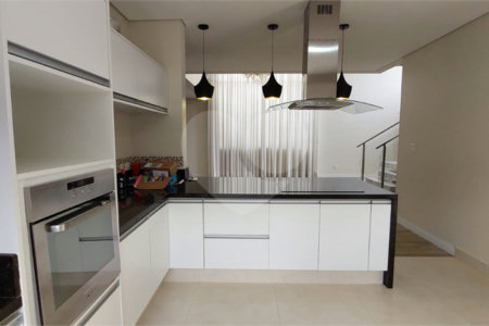 Casa à venda com 3 suítes no condomínio Figueira Garden, Atibaia - SP