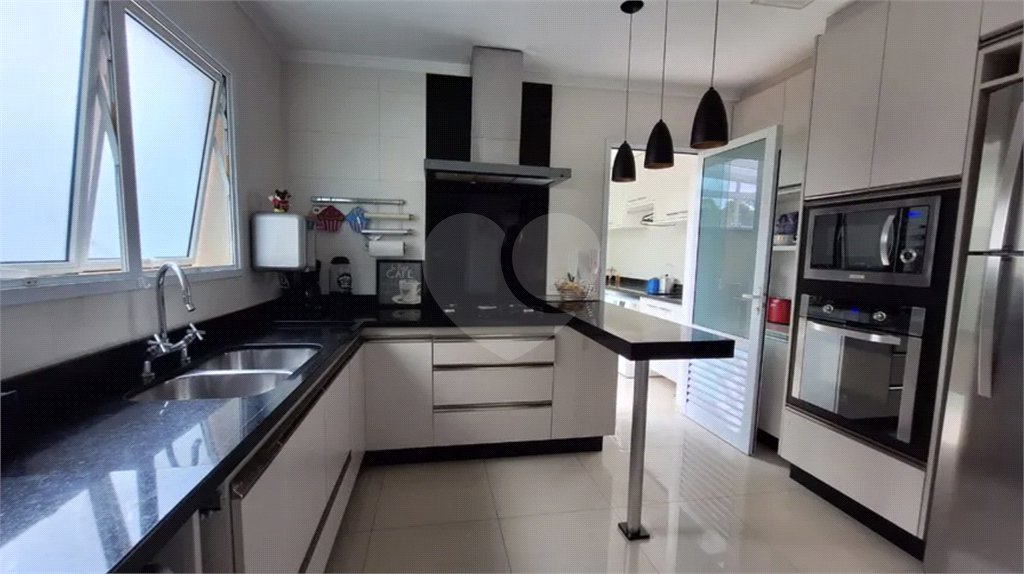 Casa à venda com 5 quartos, sendo 2 suítes,  no condomínio Floradas da Serra, São Paulo - SP