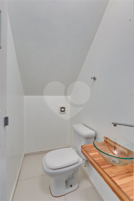 Sobrado à venda com 4 quartos, sendo 3 suítes, em Campo Belo, São Paulo, SP