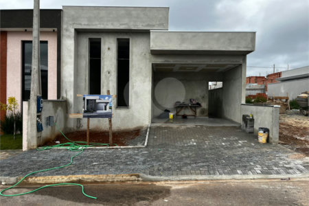 Casa à venda com 3 quartos, sendo 1 suíte, no condomínio Residencial Tivolli, Itapetininga - SP