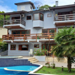 Casa à venda com 6 quartos, sendo 4 suítes, no condomínio Alpes da Cantareira, Mairiporã - SP