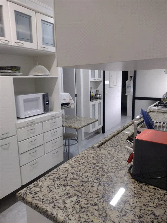 Apartamento à venda com 3 suítes em Vila Suzana, São Paulo, SP