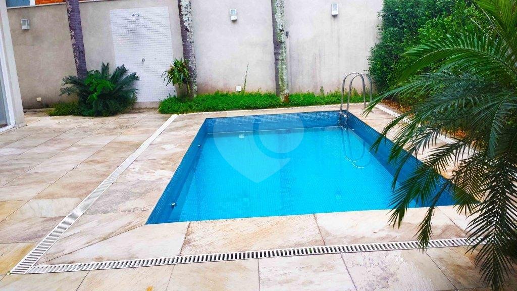 Sobrado à venda com 4 quartos, sendo 2 suítes, em Jardim Marajoara, São Paulo, SP