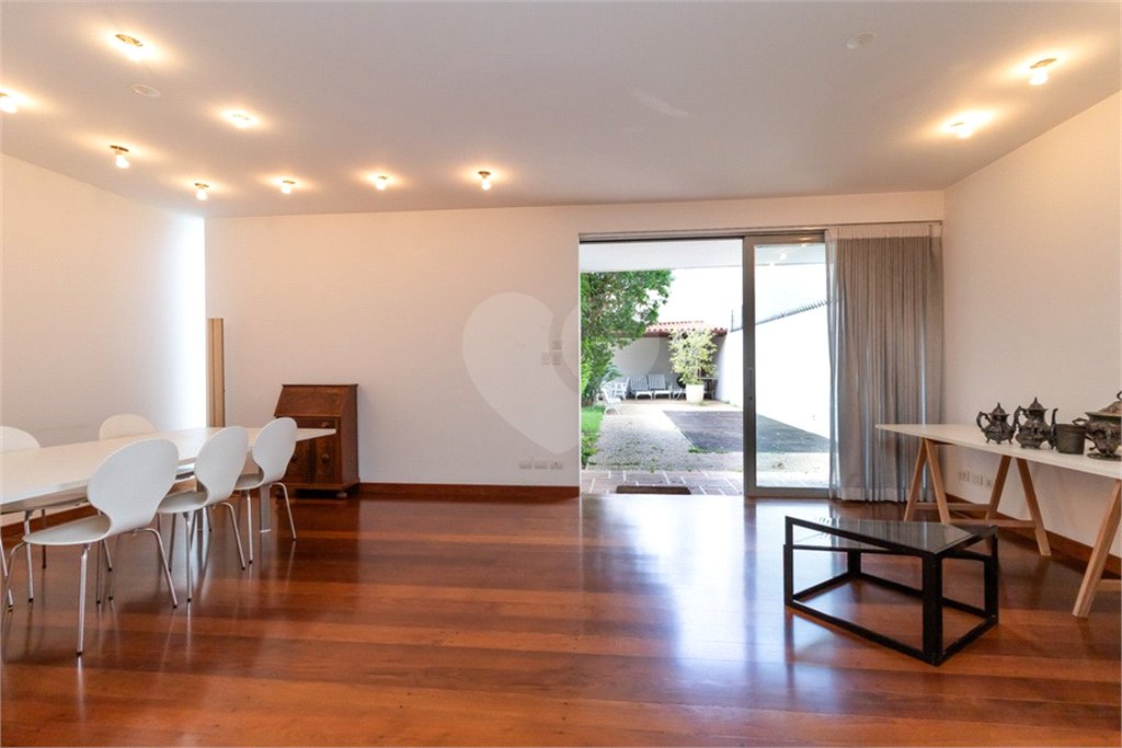 Casa à venda com 4 quartos, sendo 1 suíte, em Jardim Novo Mundo, São Paulo, SP