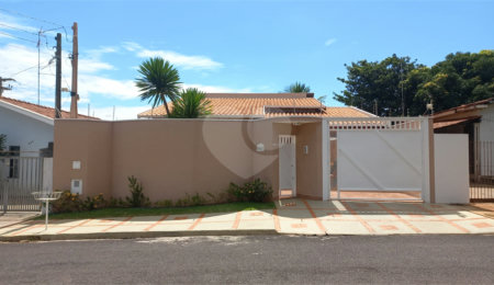 Casa à venda com 4 quartos, sendo 2 suítes,  em Jardim Adalgisa, Araraquara, SP