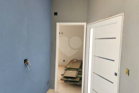 Casa à venda com 3 quartos, sendo 2 suítes, no condomínio Sollares, Araraquara - SP