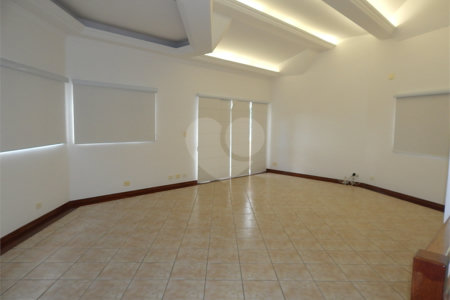 Casa à venda com 3 quartos, sendo 1 suíte, no condomínio Alpes de Vinhedo, Vinhedo - SP