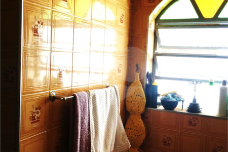 Sobrado à venda com 4 quartos, sendo 1 suíte,  em Vila Gomes, São Paulo, SP