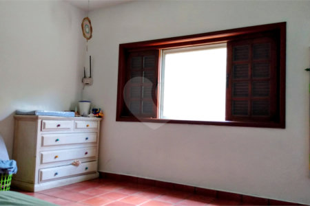 Casa à venda com 4 quartos, sendo 1 suíte, no condomínio Residencial Vale das Laranjeiras, Indaiatuba - SP