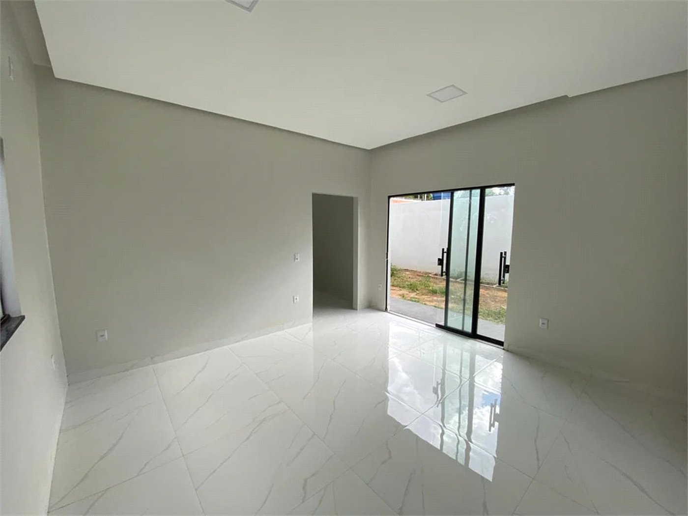 Casa à venda com 3 quartos, sendo 1 suíte,  em Jardim Iracema, Balsas, MA