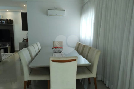 Casa à venda com 4 quartos, sendo 2 suítes, no condomínio Primavera, Salto - SP