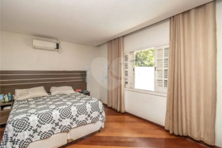 Casa de Vila à venda com 5 quartos, sendo 3 suítes, em Jardim Marajoara, São Paulo, SP