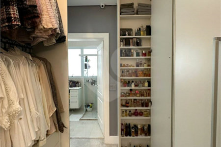 Triplex à venda com 4 suítes em Vila Oliveira, Mogi das Cruzes, SP