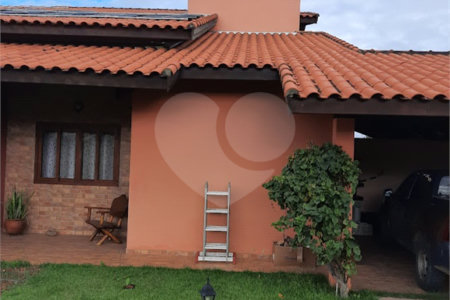 Casa à venda com 3 quartos, sendo 1 suíte,  no condomínio Village Ipanema 1, Araçoiaba da Serra - SP