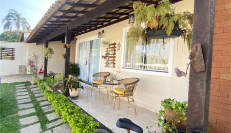 Casa em condomínio à venda com 4 quartos, sendo 1 suíte,  em Baleia, São Pedro da Aldeia, RJ