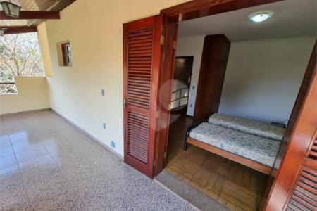 Casa à venda com 4 quartos, sendo 2 suítes, em Bosque, Vinhedo, SP