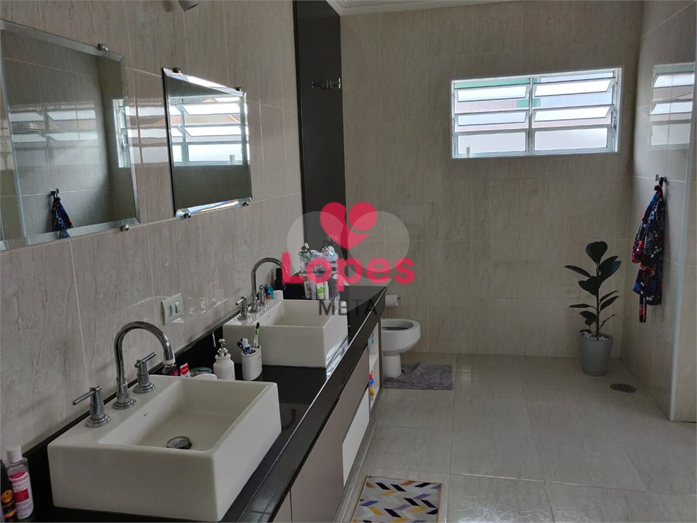 Casa à venda com 3 suítes no condomínio Jaridim Coleginho, Jacareí - SP