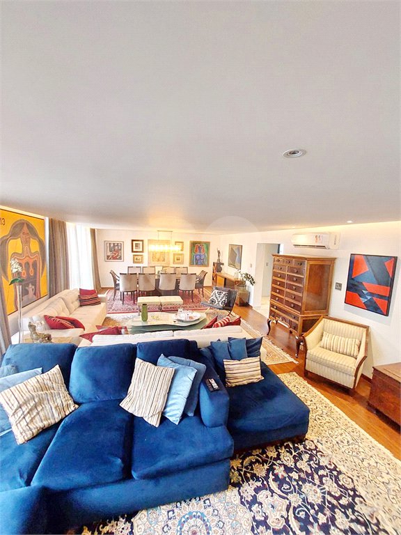 Apartamento à venda com 3 quartos, sendo 1 suíte,  em Santa Cecília, São Paulo, SP