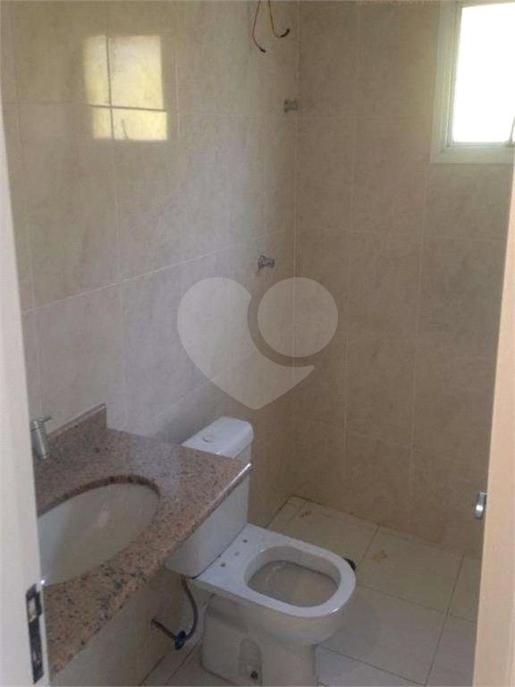 Casa à venda com 3 quartos, sendo 2 suítes, no condomínio Residencial Vegas, São Paulo - SP