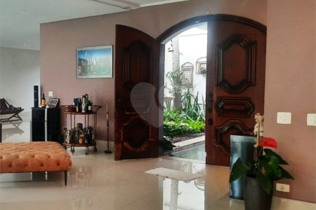 Sobrado à venda com 4 quartos, sendo 2 suítes,  em Bela Aliança, São Paulo, SP