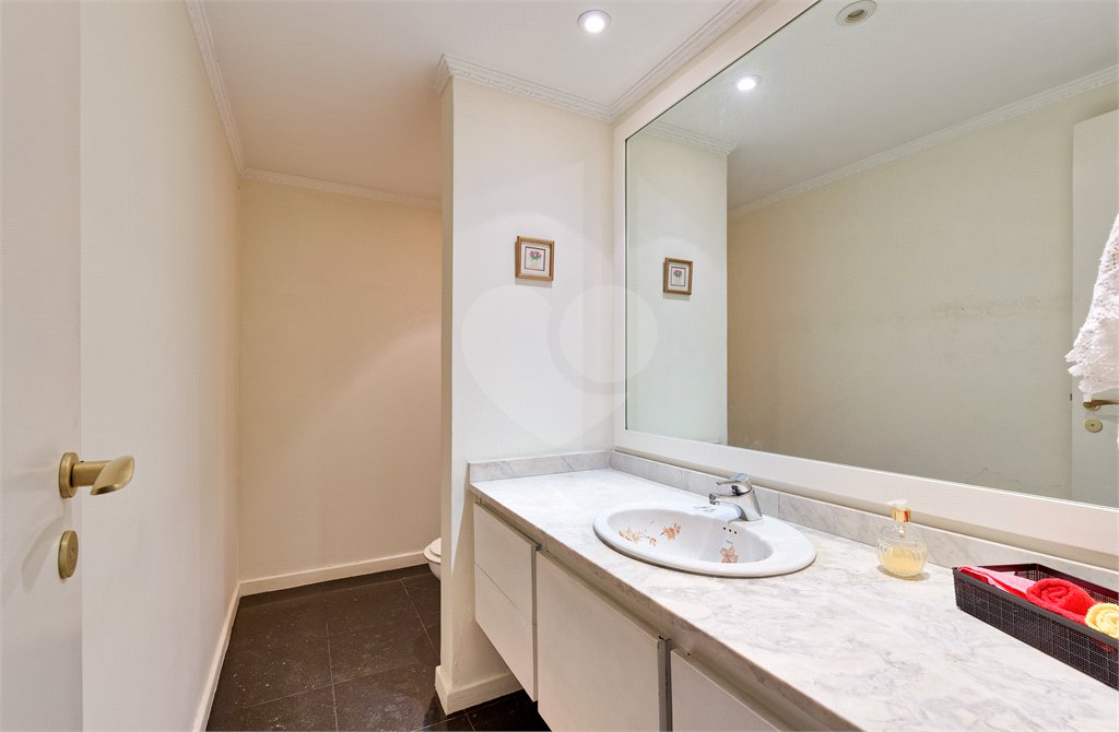 Apartamento à venda com 4 suítes em Jardim Marajoara, São Paulo, SP
