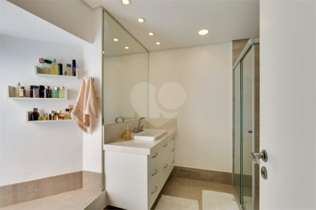 Apartamento à venda com 3 quartos, sendo 2 suítes,  em Alto da Boa Vista, São Paulo, SP