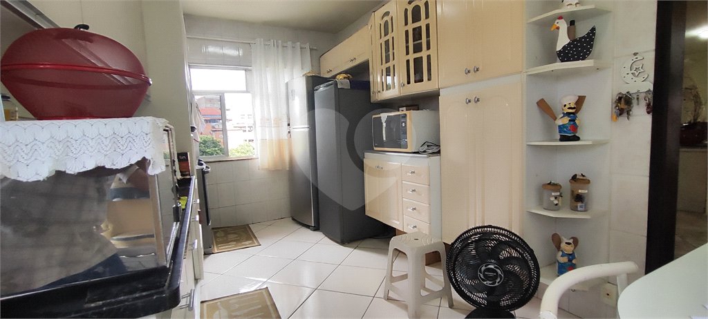 Casa à venda com 5 quartos, sendo 3 suítes, no condomínio Village Texeira Campos, Rio de Janeiro - RJ