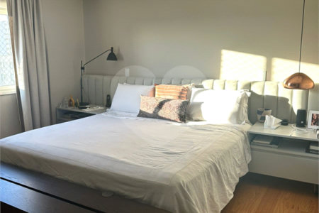 Apartamento à venda com 4 quartos, sendo 3 suítes, em Alto de Pinheiros, São Paulo, SP