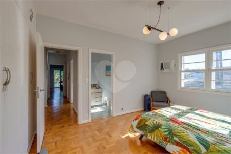 Casa à venda com 4 quartos, sendo 2 suítes,  em Alto da Boa Vista, São Paulo, SP