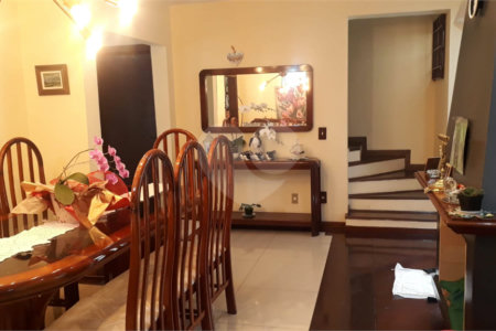 Casa à venda com 5 quartos, sendo 3 suítes,  em Vila Oliveira, Mogi das Cruzes, SP