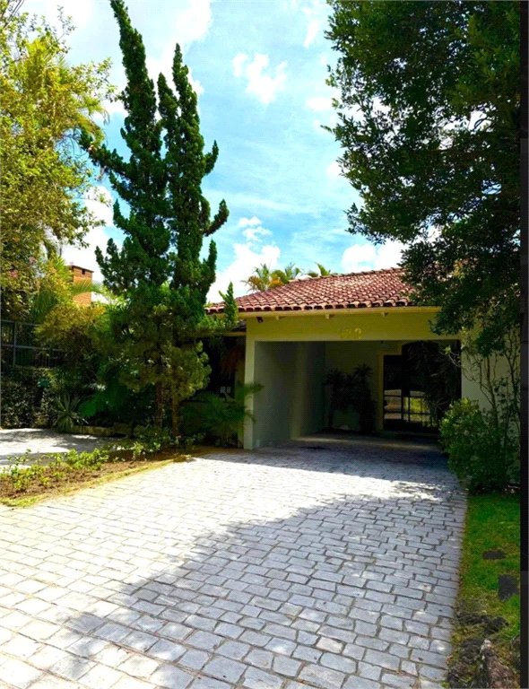 Casa à venda com 5 quartos, sendo 3 suítes,  em Jardim Leonor, São Paulo, SP