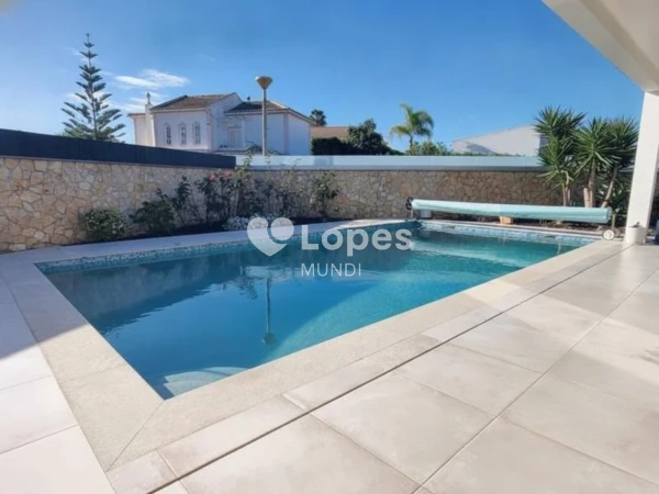 Casa com 3 quartos à venda em Mexilhoeira Grande, Portimão, Portugal – Piscina