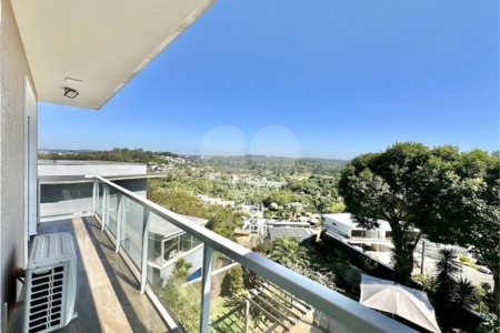Casa à venda com 3 suítes no condomínio Golf Village, Carapicuíba - SP