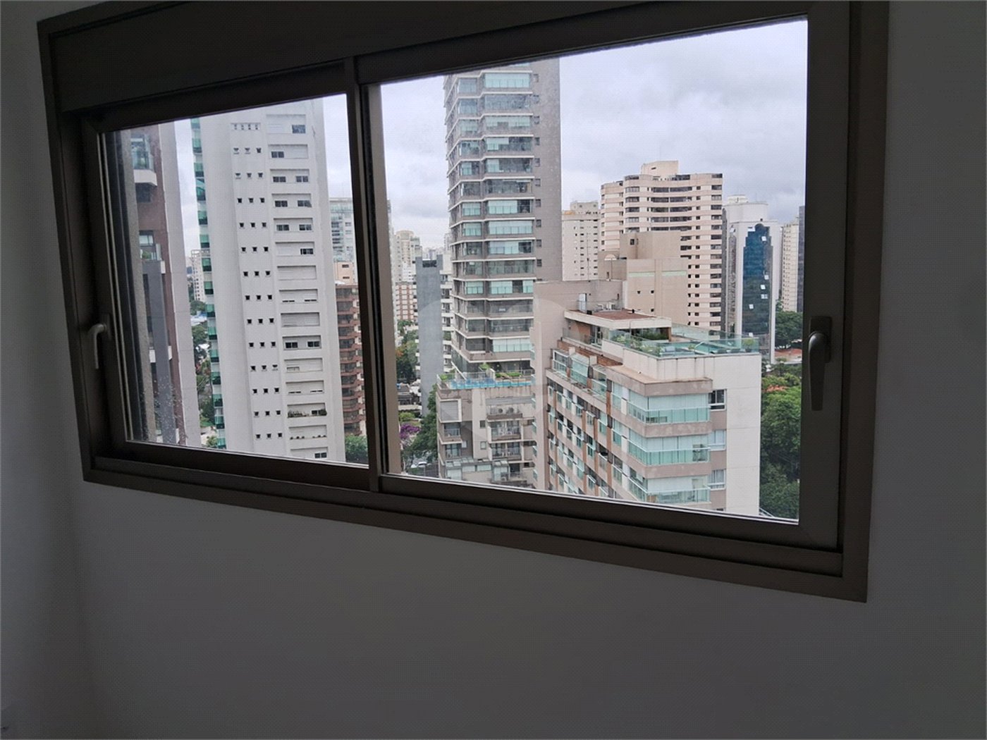 Apartamento à venda com 3 suítes em Moema, São Paulo, SP